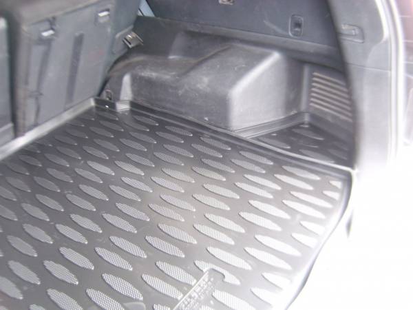 Резиновый коврик в багажник Nissan X-Trail T31 (Ниссан Х-трейл Т31) комплектация SE (с органайзером)с бортиком